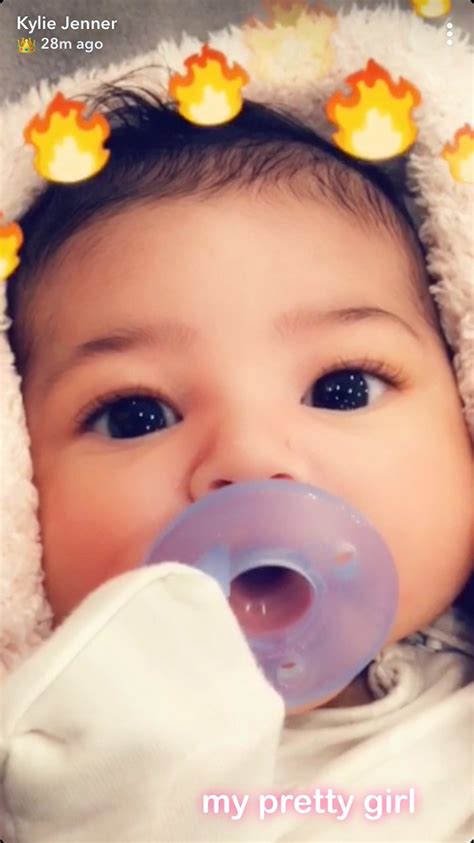 Kylie Jenner Travis Scott Share First Close Up Photo Of Daughter