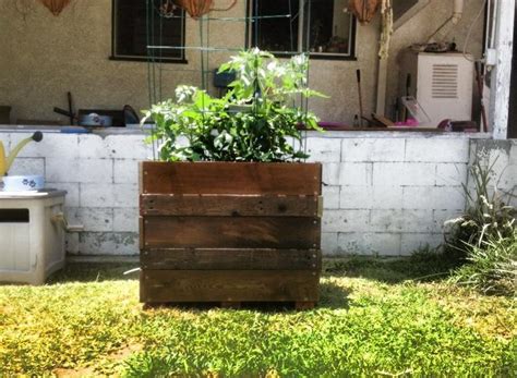 My First Reclaimed Wood Project A Planter Box For My Earthtainer Self