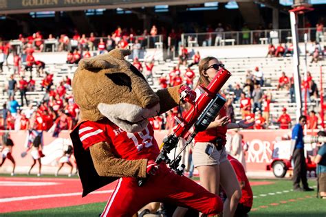 Need To Know Uh Traditions For Incoming Students The Cougar