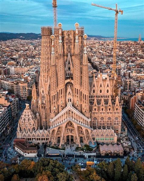 The Bas Lica De La Sagrada Fam Lia Basilica Of The Holy Family In Barcelona Catalonia Spain