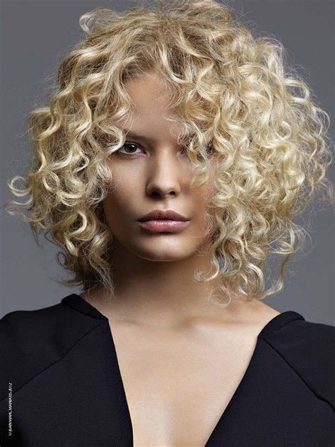 Blonde Curly Hairstyles For Womens To Shine Golden Long Blonde Curly