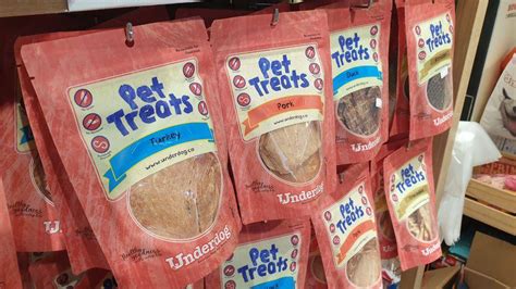 Let's review 5 brands of freeze dried raw dog food in singapore to find the most value for money in terms of how long it lasts, food quality & food safety. The 5 Best Dog Treats in Singapore this June 2020 | Pets ...