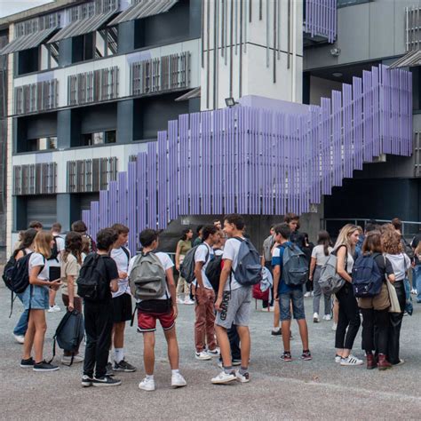 Découvrez le service gratuit daide aux devoirs de la Région Jeunes