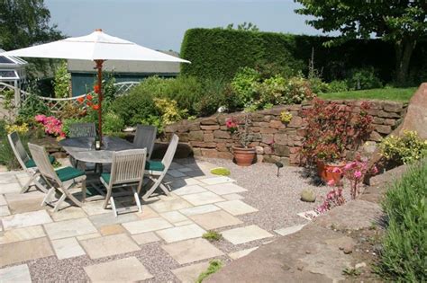 There are many garden gravels to choose from and many applications for gravel in the garden. Indian stone paving with gravel surround | Patio