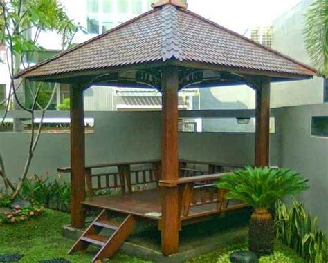 saung taman minimalis  bahan bambu