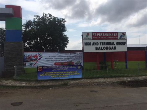 Puluhan orang terluka hingga ratusan warga mengungsi kilang balongan terbakar, pertamina masih upayakan pemadaman dan evakuasi warga kebakaran masif landa kilang minyak balongan indramayu, api terlihat dari jarak 5 km KILANG PERTAMINA RU VI BALONGAN BEROPERASI NORMAL