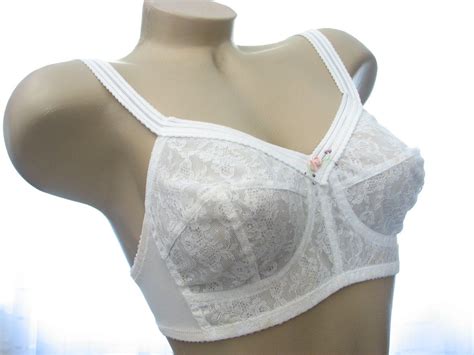 1950s Vintage Myriam White Floral Lace Torpedo Bullet Bra~french Pin