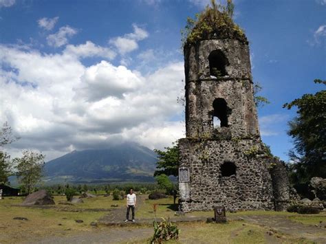 Mayon Volcano Natural Park Natural Park Places To Go Volcano