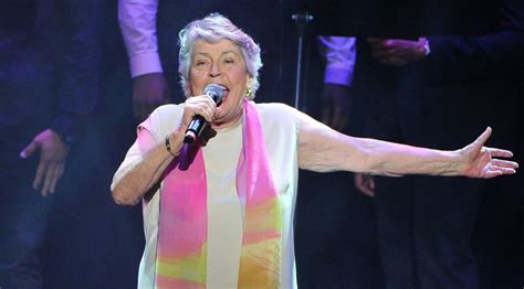 I Am Woman Singer Helen Reddy Dies At 78 In Los Angeles Wish Tv
