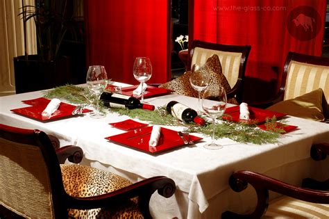 Set a timeless table that only looks expensive 14 photos. Christmas Table Settings