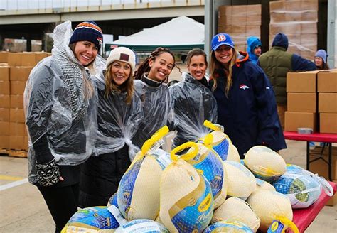 Give Back This Holiday Season With These Volunteer Opportunities