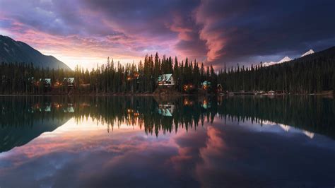 幽鹤国家公园的翡翠湖 加拿大不列颠哥伦比亚省 © Cavan Imagesoffset Bimgtop
