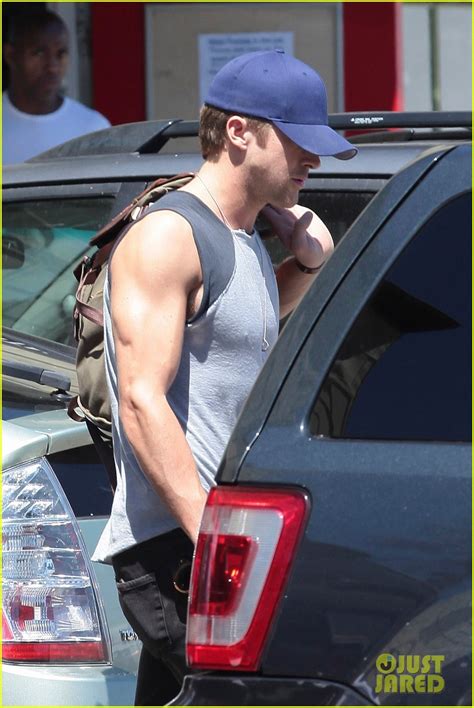 Photo Ryan Gosling Leaving Fitness Factory 02 Photo 2691574 Just Jared Entertainment News