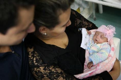 El bebé de 22 semanas de gestación tiene un tamaño parecido al de una papaya. Tamanho E Peso Do Feto Com 22 Semanas De Gestação ...