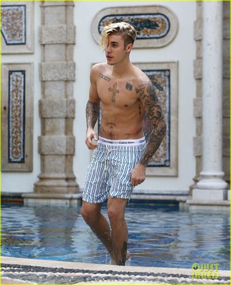 Justin Bieber Goes Shirtless For A Swim At The Versace Mansion Photo