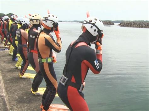 チームワークも育む三重県消防学校の学生が海で水難救助訓練 人命救助に必要な知識や技術を習得 Locipo（ロキポ） 無料テレビ動画・見逃しネット配信サービス
