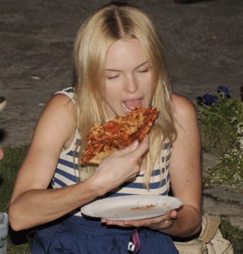 12 Celebs Eating Pizza Page 5 Of 12 Fame Focus