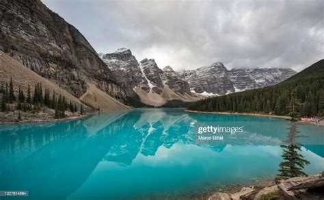 Turquoise Moraine Lake Snowcovered Mountains Valley Of The Ten Peaks