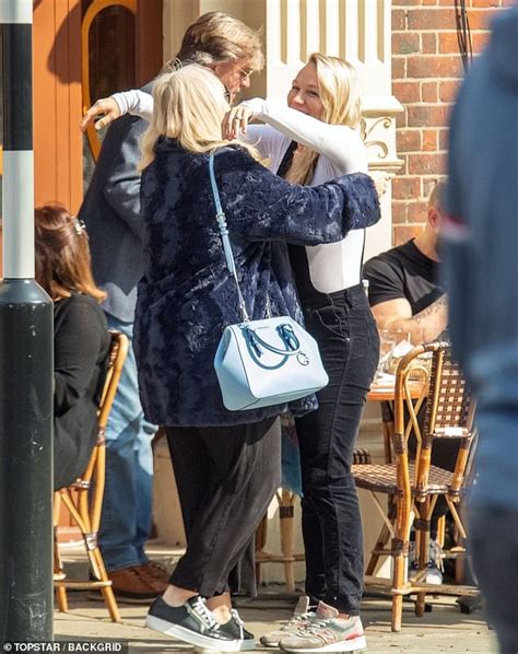 Judy Finnigan 73 Flaunts Her Youthful Appearance During Meal Out Daily Mail Online