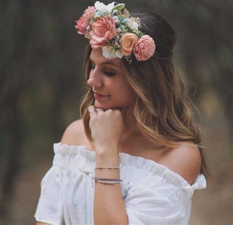 Sending flowers can get expensive fast, but these insider tips can help you if you've had a similar experience, or have never tried to send flowers because it seems too expensive, these insider tips you'll probably get better chocolate that way, too. Bridal Flower Crown, Sola Flowers, Succulents, Flower Girl ...