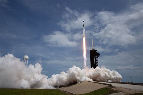 Spacex designs, manufactures and launches advanced rockets and spacecraft. Video: Bermuda Mentioned During Space Launch - Bernews