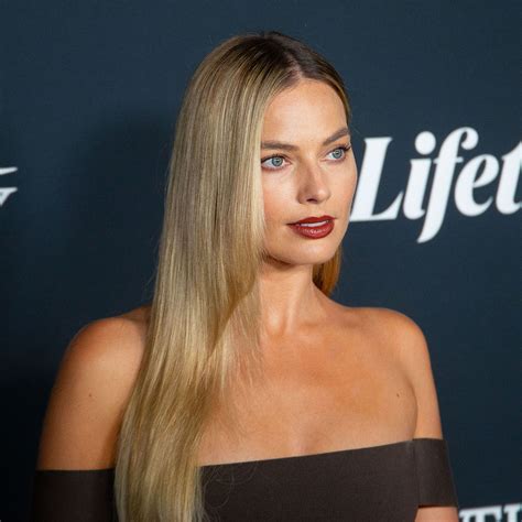 Margot Robbie Steals The Spotlight At Varietys Power Of Women Gala In A Figure Hugging Wrap