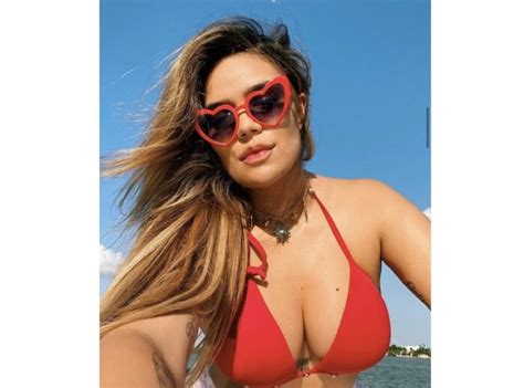 Karol G Enciende Las Redes Al Compartir Atrevidas Fotos En Bikini My Xxx Hot Girl