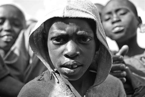 图片素材 人 黑与白 肖像 儿童 黑色 微笑 面对 图片 照片 非洲 黑皮肤 布隆迪 单色摄影 社交群