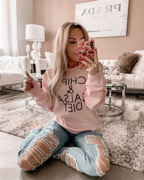 shop the mirror selfies 003 blondie in the city selfie fashion casual school outfits cute