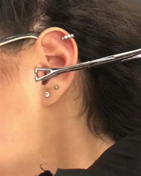 Piercing Tragus Vidéo Démonstration Video Cool Ear Piercings