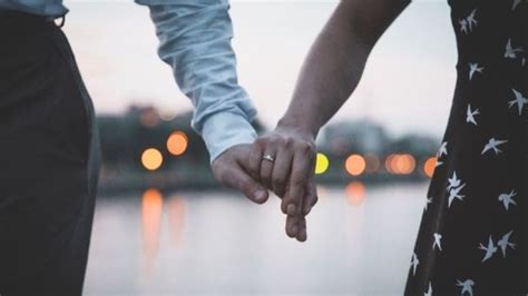 Do Girl And Guy Friends Hold Hands The Site For Modern Man