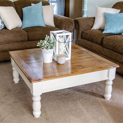 This is the story of a diy pallet coffee table that we built over 5 years ago. Farmhouse Coffee Table Makeover - unOriginal Mom