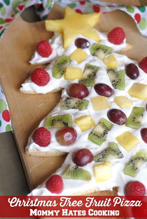 Christmas tree fruit pizza is the perfect dessert for the holidays. Christmas Tree Fruit Pizza - Mommy Hates Cooking