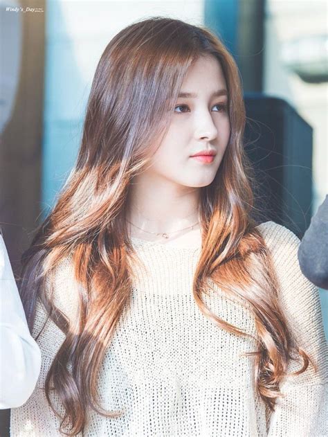 Nancy momoland is a korean singer who is dominating on the internet these days due to viral on tiktok. MOMOLAND - Nhóm nhạc KPOP - BlogAnChoi