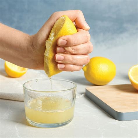 Boire du jus de citron à jeune le matin Une fausse bonne idée