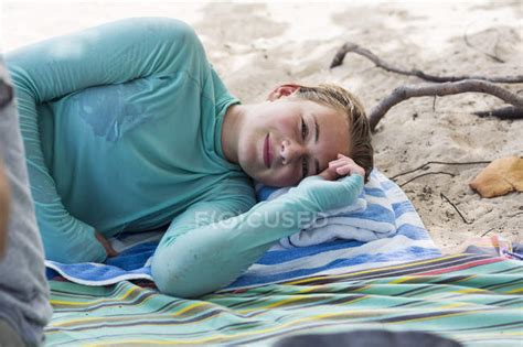 Smiling Teen Girl Resting On Beach Towel — Leisure Vacation Stock