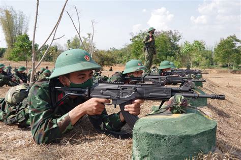 Vietnamese Infantrymen With Their Stv Rifles In Training Vietnam