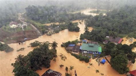 Malaysia Flooding Prime Minister Returns From Holiday Bbc News