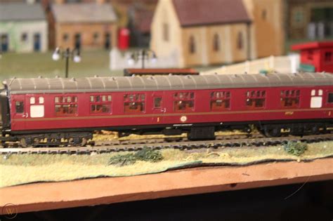 Hornby Harry Potter Hogwarts Express Locomotive And Coaches Oo Gauge