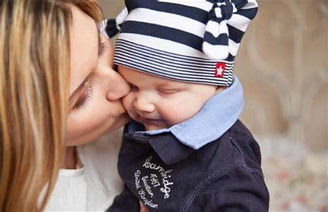 🥇 Imagen De Amor De Madre A Hijo En La Playa 【foto Gratis】 100010550