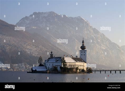 Traunsee Austria Winter Hi Res Stock Photography And Images Alamy