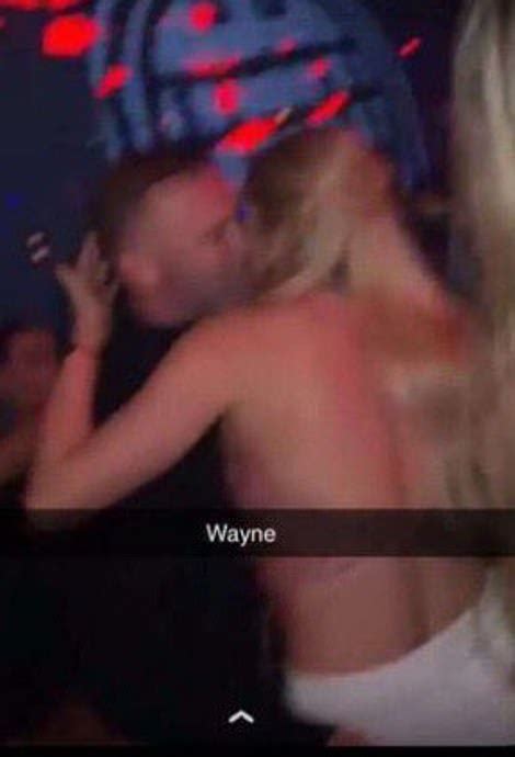 Semi Naked Women Pictured In Hotel Room With Wayne Rooney Are Snapchat Model And Her Friends