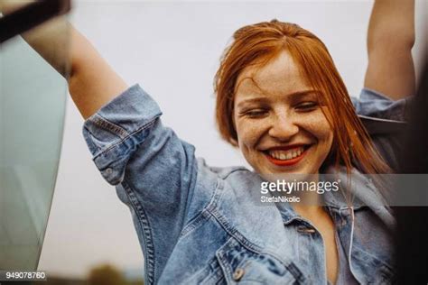 Giggling Redhead Women Photos Et Images De Collection Getty Images