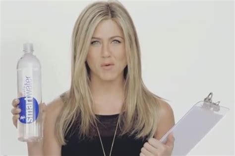 Sex Tape Cu Jennifer Aniston Vezi Cum Vinde Actrita O Sticla De Apa