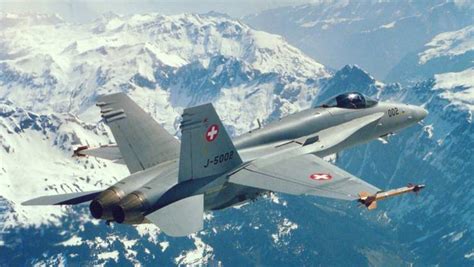 Doch welche kampfjets sollen die nachfolge antreten? WK-Soldat entdeckte gefährliche F/A-18-Schäden - Was das ...
