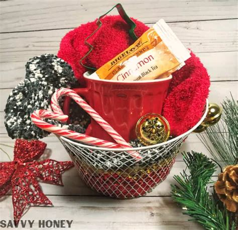 Be the most popular person at christmas this year with amazing presents for the whole family. 5 Crazy Cheap Christmas Gift Baskets From the Dollar Store ...