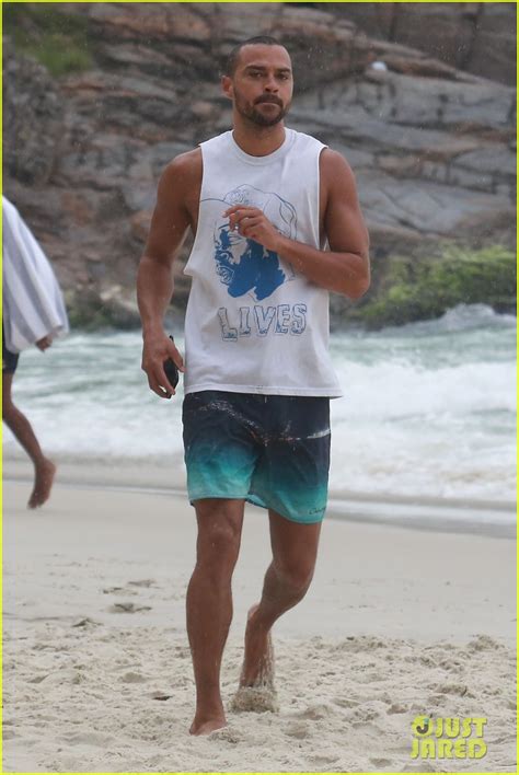 Shirtless Jesse Williams Shows Off His Abs On The Beach Photo 4008206 Jesse Williams