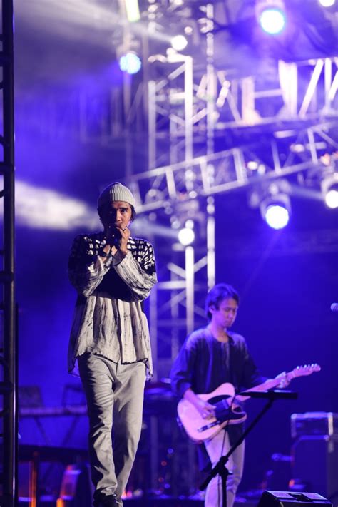 Titi Kamal Hingga Nia Ramadhani Nikmati Konser Sheila On Tunggu Aku