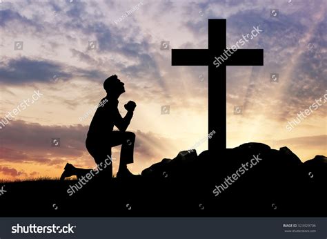 79 Kneeling Before The Cross Immagini Foto Stock E Grafica Vettoriale