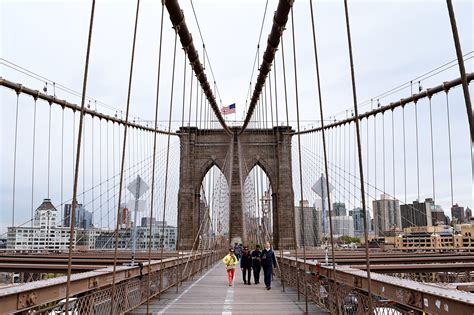 The nearest metro station is tower hill (circle and district lines). How Long Does It Take To Walk Brooklyn Bridge?